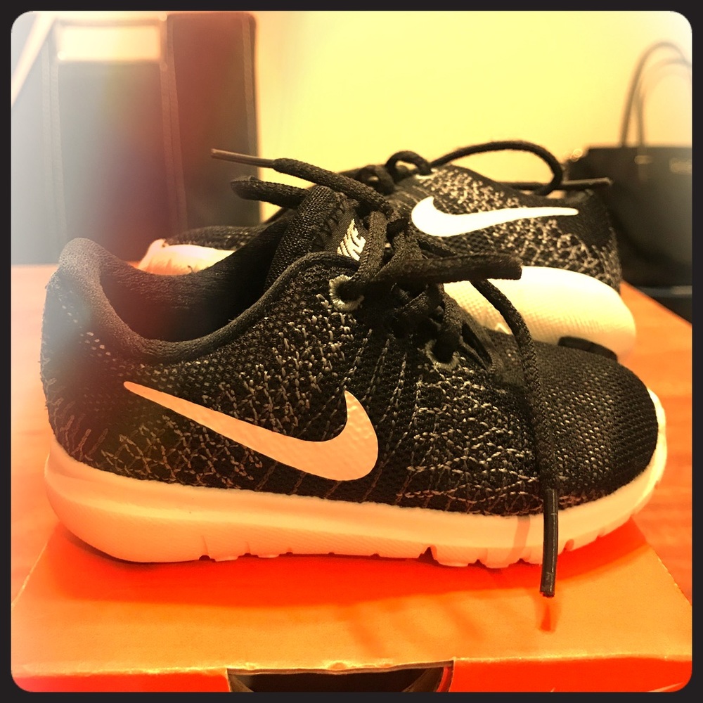 ♦️SOLD♦️Kids Nike shoes